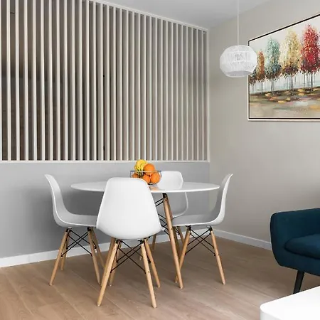 New Yorker, Nilie Hospitality Mgmt Apartment