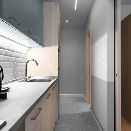 New Yorker, Nilie Hospitality Mgmt Apartment