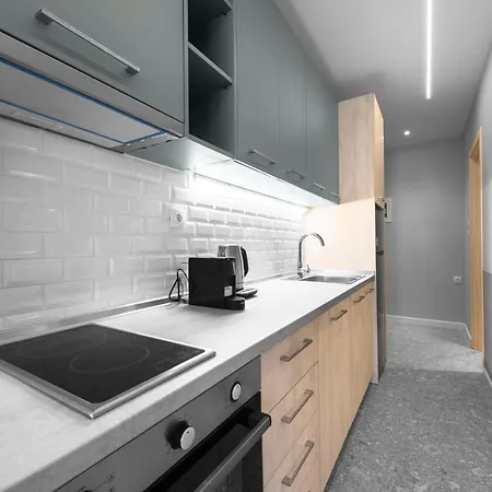 New Yorker, Nilie Hospitality Mgmt Apartment