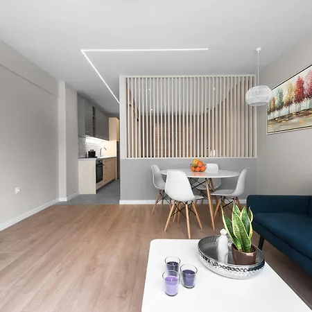 New Yorker, Nilie Hospitality Mgmt Apartment
